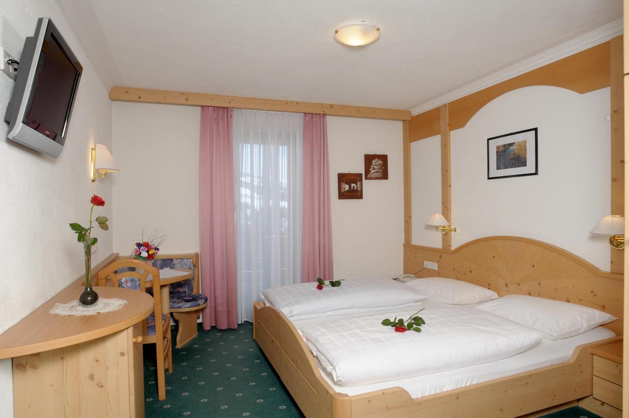 Serena Hotel